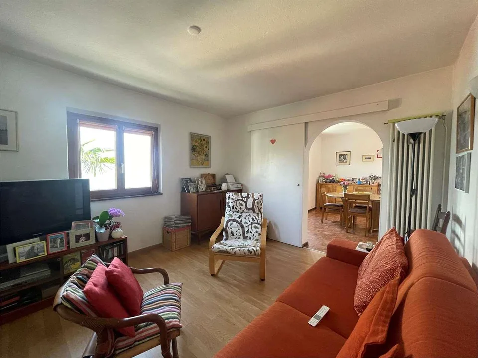 Haus mit zwei Wohneinheiten und atemberaubendem Seeblick in Carona