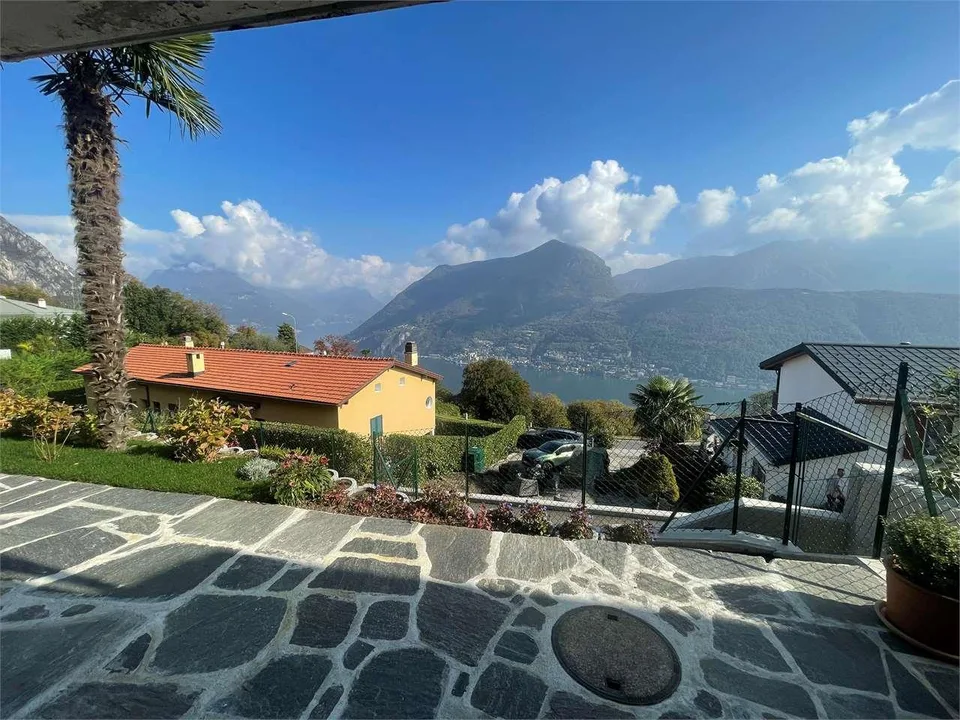Two-family House with Stunning Lake View in Carona – photo 10 of 10