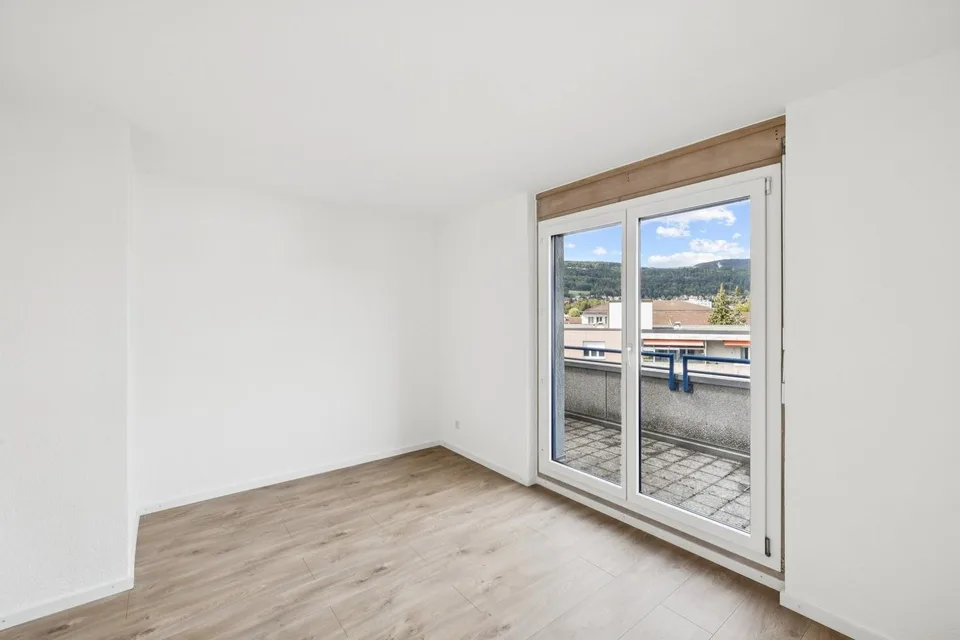 Neu renovierte 4.5-Zimmerwohnung mit modernem Komfort und sonnigem Terassenbalkon