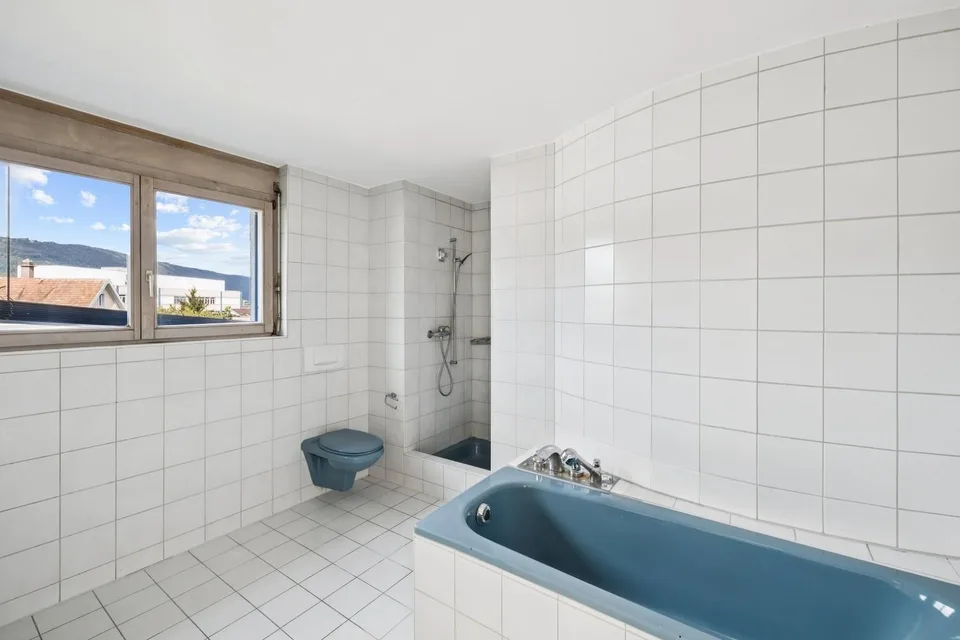 Neu renovierte 4.5-Zimmerwohnung mit modernem Komfort und sonnigem Terassenbalkon