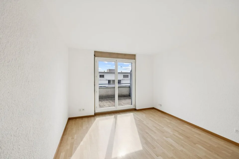 Neu renovierte 4.5-Zimmerwohnung mit modernem Komfort und sonnigem Terassenbalkon