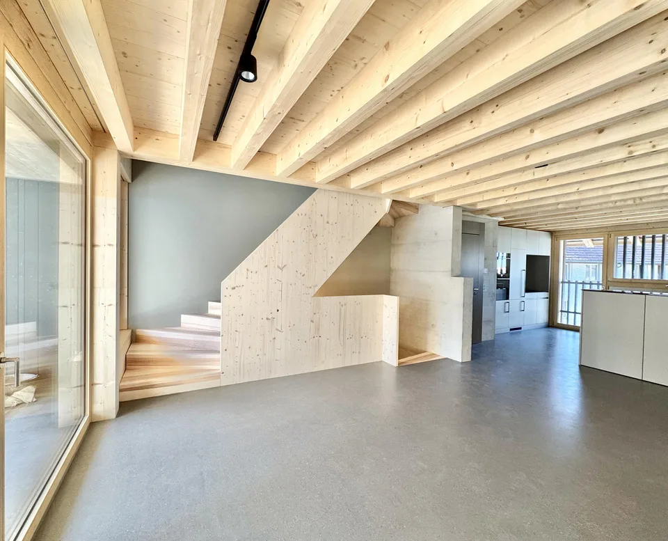 Casa di 3,5 locali annessa, ascensore, allestimento di alta qualità