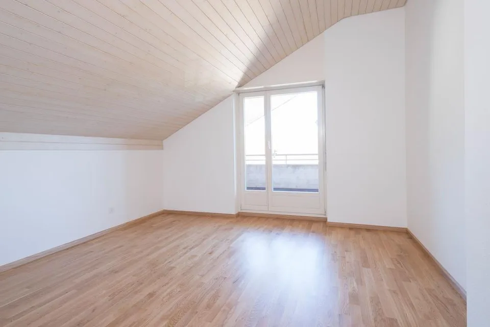Appartement mansardé de 2.5 pièces attractif à Bottmingen