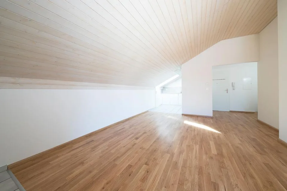 Appartement mansardé de 2.5 pièces attractif à Bottmingen