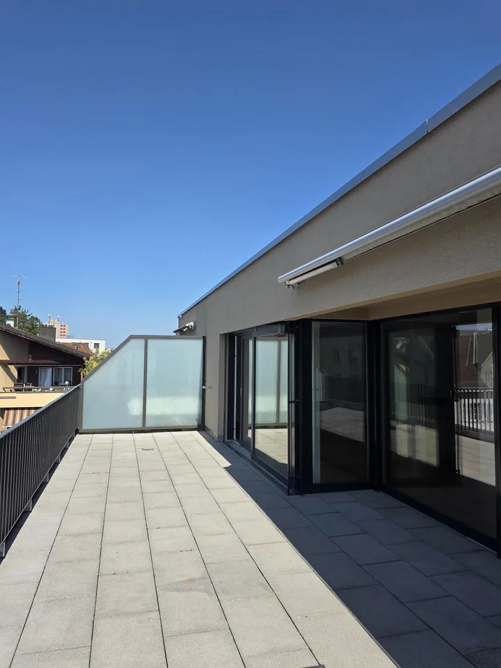 Moderne 2.5-Zimmer-Attikawohnung an zentraler Lage in Amriswil