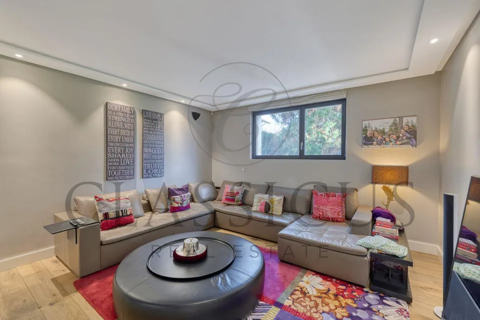 Villa contemporanea di prestigio con piscina