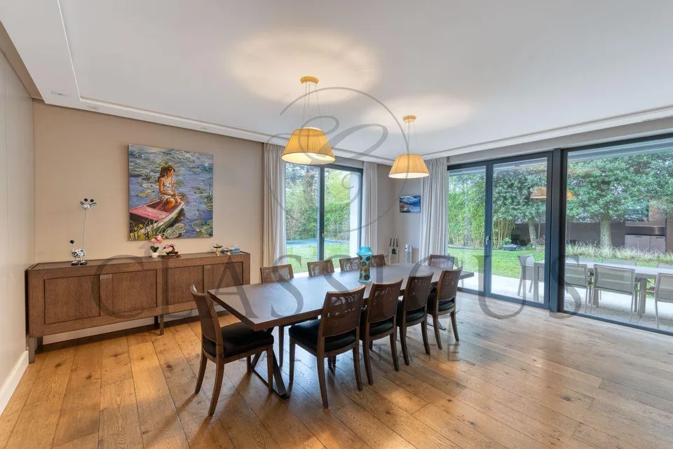Villa contemporanea di prestigio con piscina