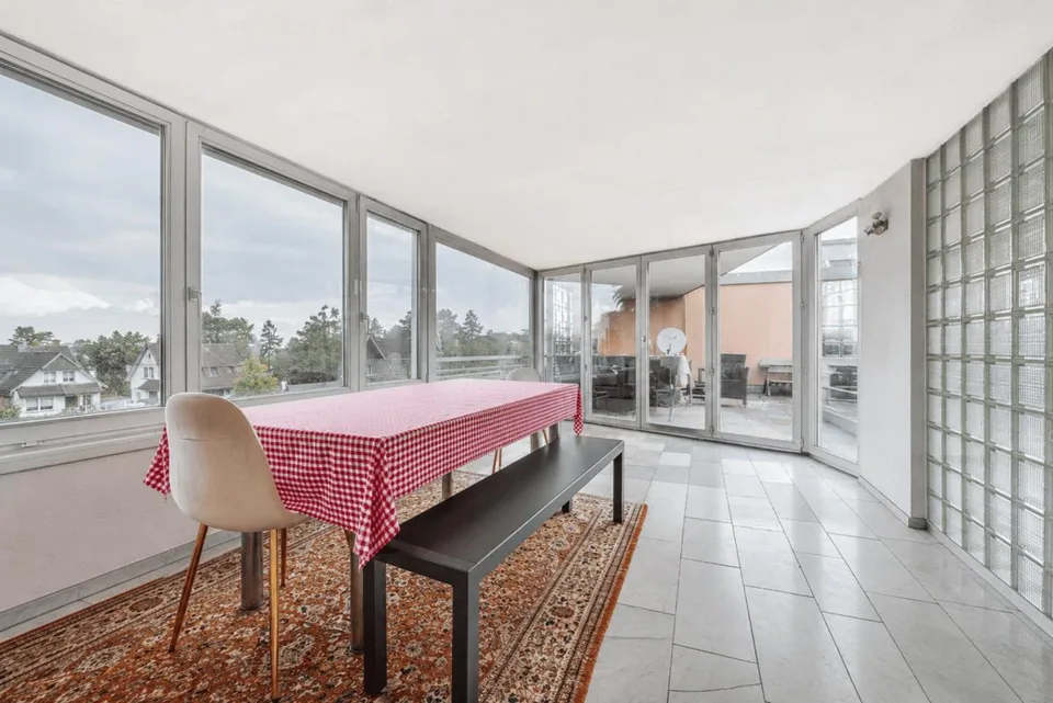 Grosszügige 5.5-Zimmer-Attikawohnung mit weitläufiger Dachterrasse ...