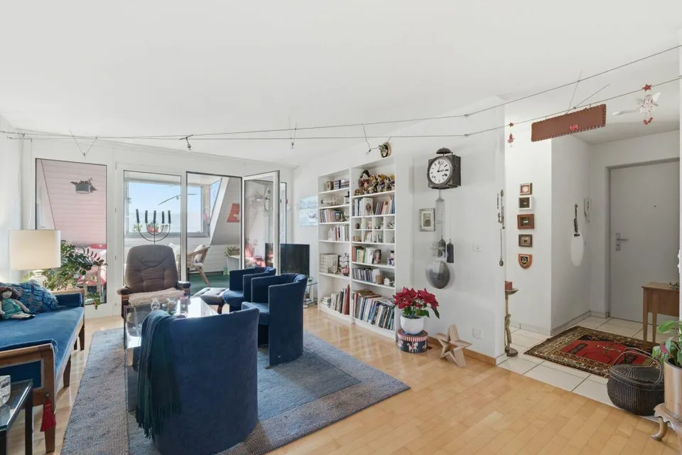 Sonnige 3.5 Z' Maisonette-Dachwohnung mit unverbaubarer Aussicht un...