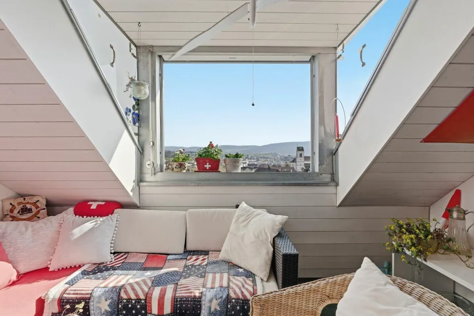 Sonnige 3.5 Z' Maisonette-Dachwohnung mit unverbaubarer Aussicht un...