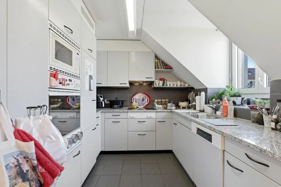 Sonnige 3.5 Z' Maisonette-Dachwohnung mit unverbaubarer Aussicht un...