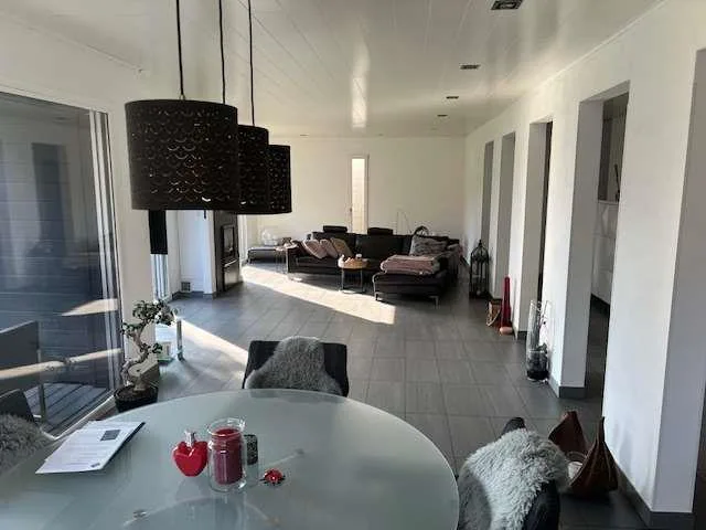 Villa im Grünen mit großen Räumen – Foto 8 von 13