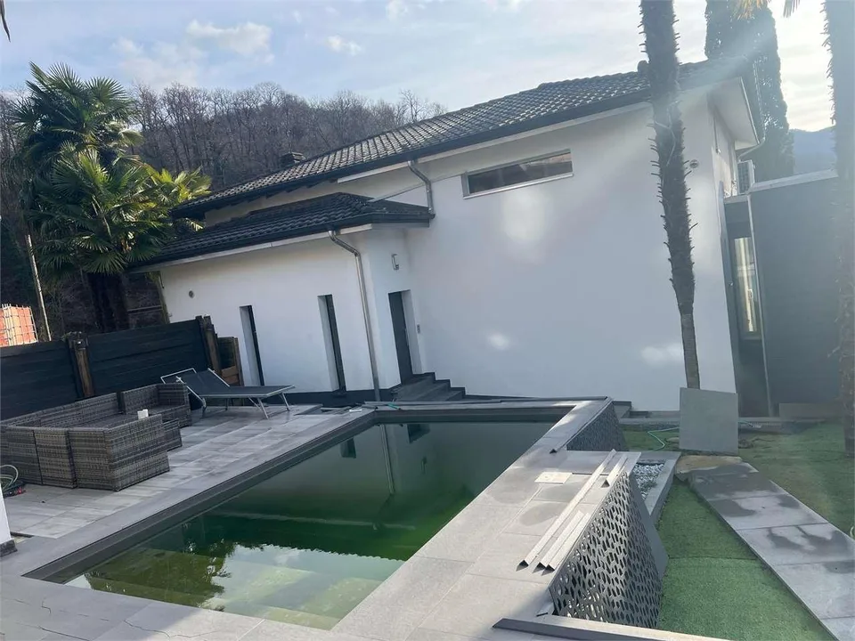 Villa surrounded by greenery with large spaces