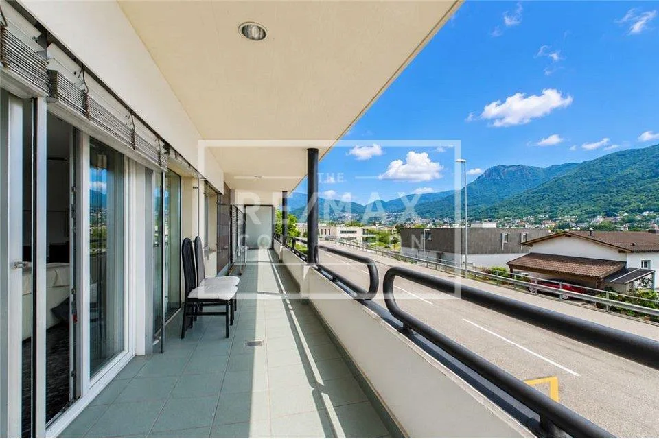 Comfort abitativo e terrazza panoramica in posizione strategica – Foto 9 von 17