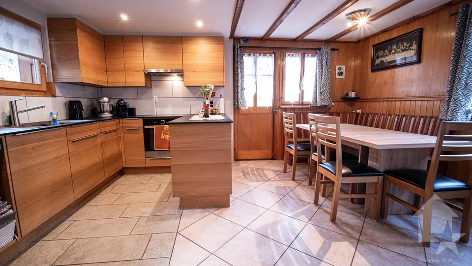 Séduisant chalet avec vue imprenable sur le village et les montagnes