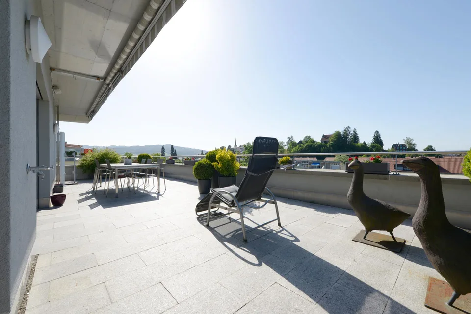 Traumhafte 4 1/2 Zimmer-Attika-Wohnung mit Lift, Terrassen u. Aussicht