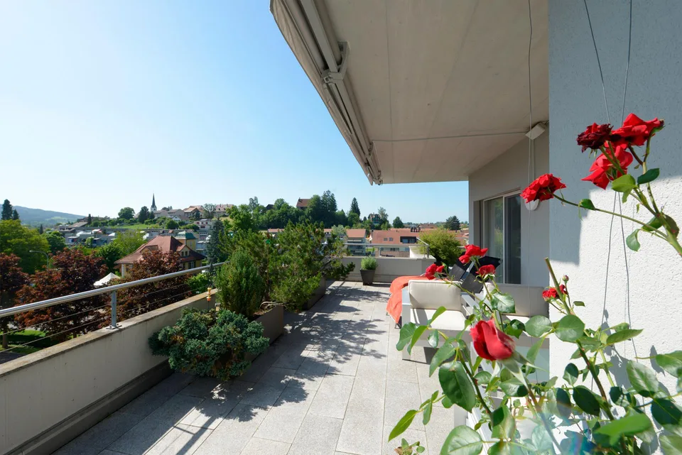 Appartement attique de rêve 4 1/2 pièces avec ascenseur, terrasses et vue