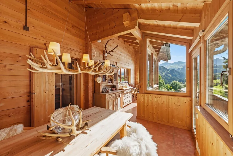 St. Peter: Ferienhaus im Chaletstil mit Bergsicht und viel Sonne