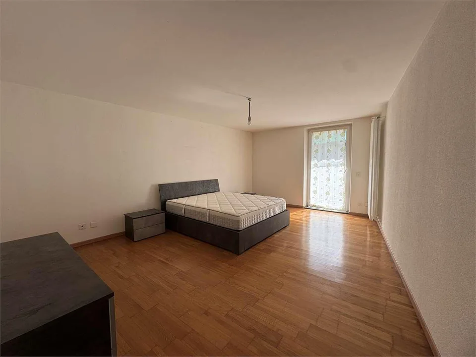 Hausreihe im Grünen mit offenem Blick in San Vittore – Foto 8 von 11