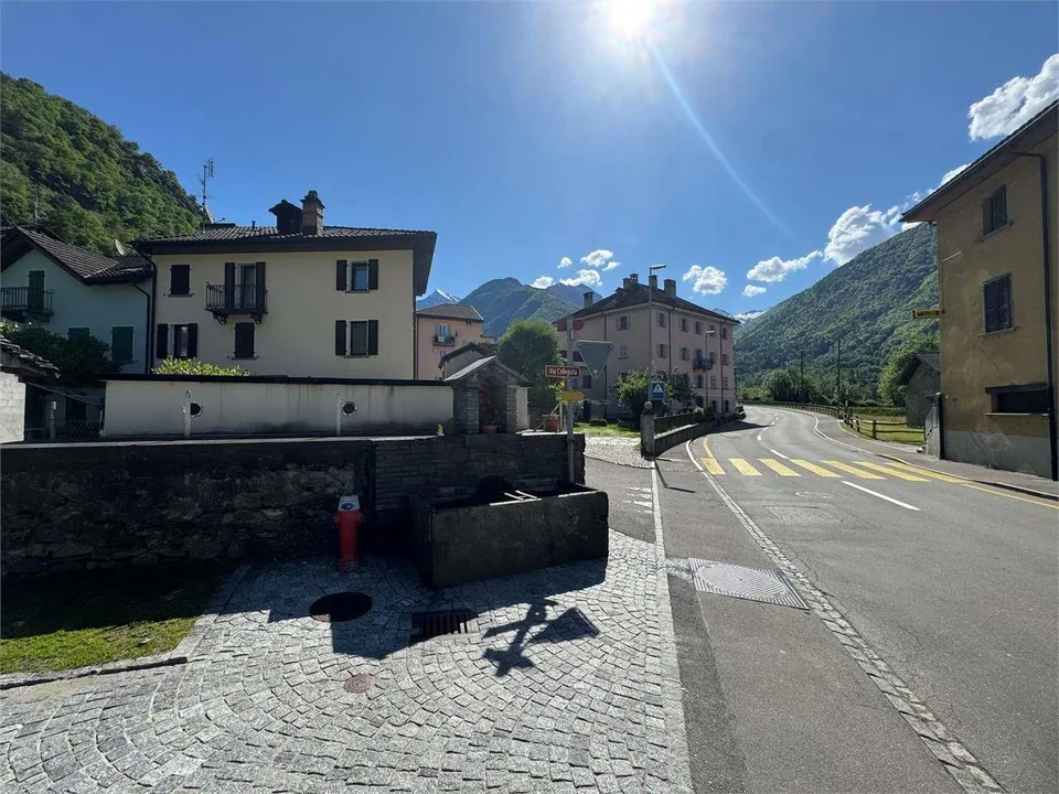 Hausreihe im Grünen mit offenem Blick in San Vittore – Foto 11 von 11