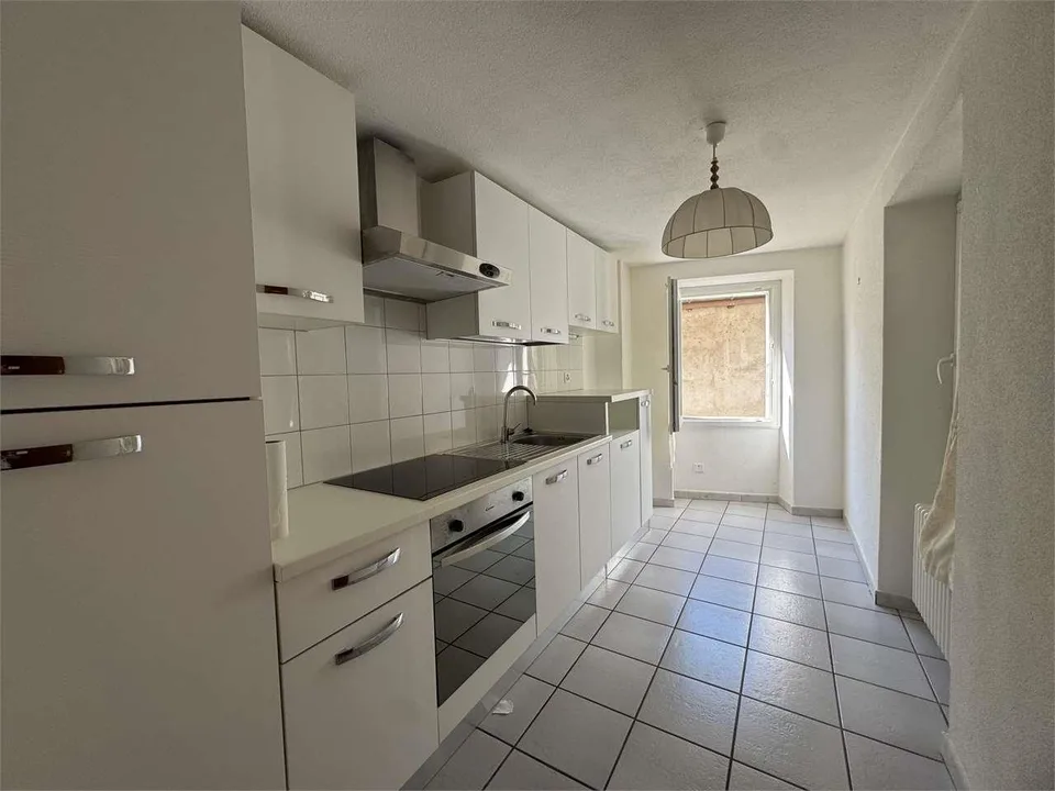 Hausreihe im Grünen mit offenem Blick in San Vittore – Foto 7 von 11
