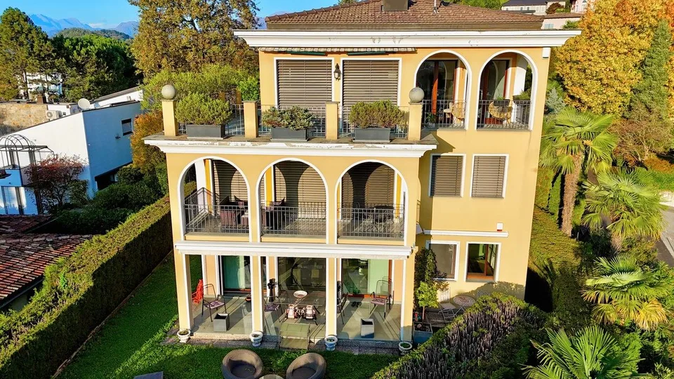 Elegante Appartamento con Giardino Privato in vendita a Montagnola