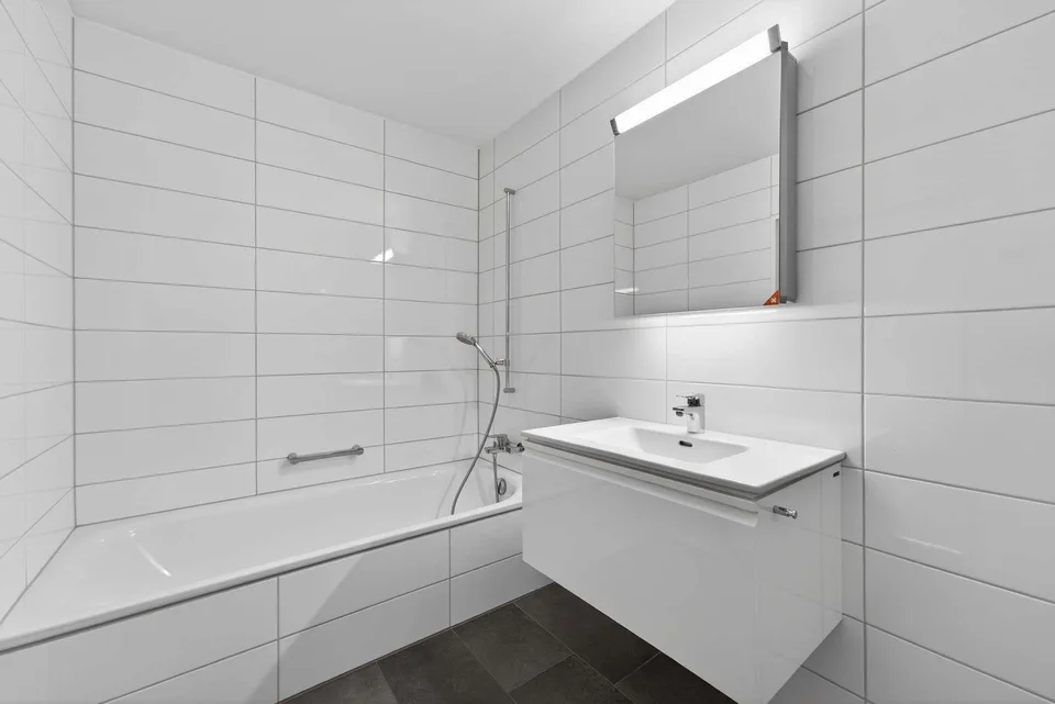 moderen und helle 5.5-Zimmerwohnung mit grosser Terrasse von 35.5m2... – photo 10 sur 26