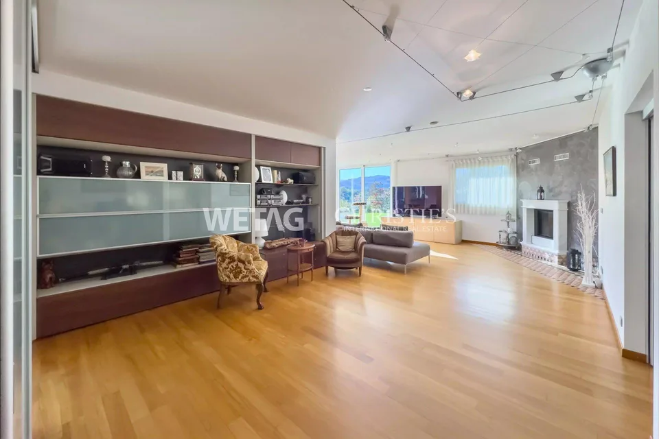 Modern villa with pool, garden & view of Lago di Muzzano in Lugano-Breganzona for sale, also possible as a second home