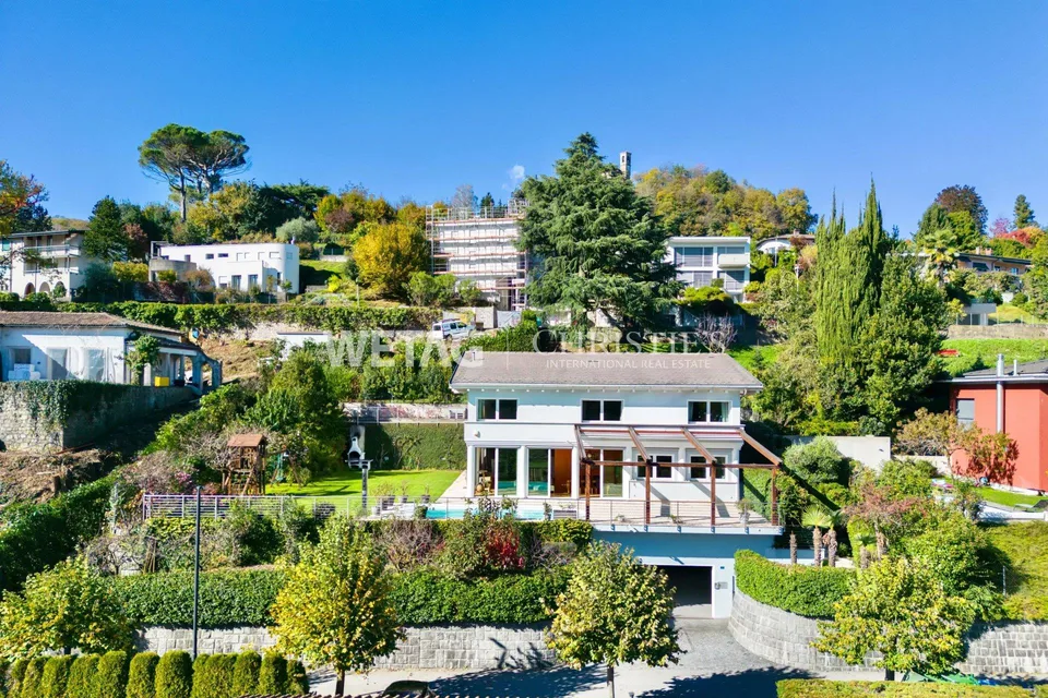 Modern villa with pool, garden & view of Lago di Muzzano in Lugano-Breganzona for sale, also possible as a second home