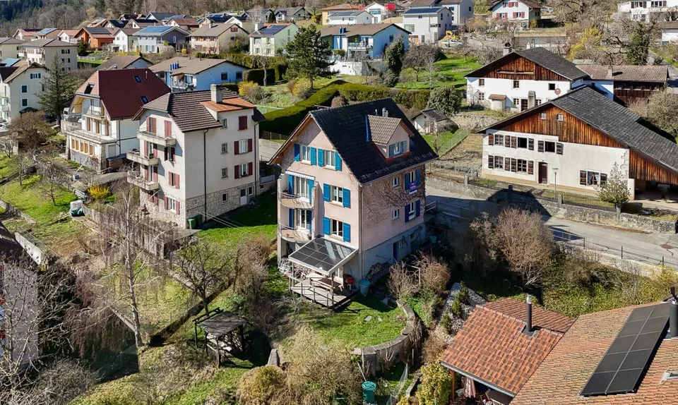 Großes Familienhaus mit 2 Wohnungen: 6,5 Zimmer + 3 Zimmer