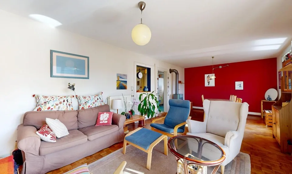 Großes Familienhaus mit 2 Wohnungen: 6,5 Zimmer + 3 Zimmer