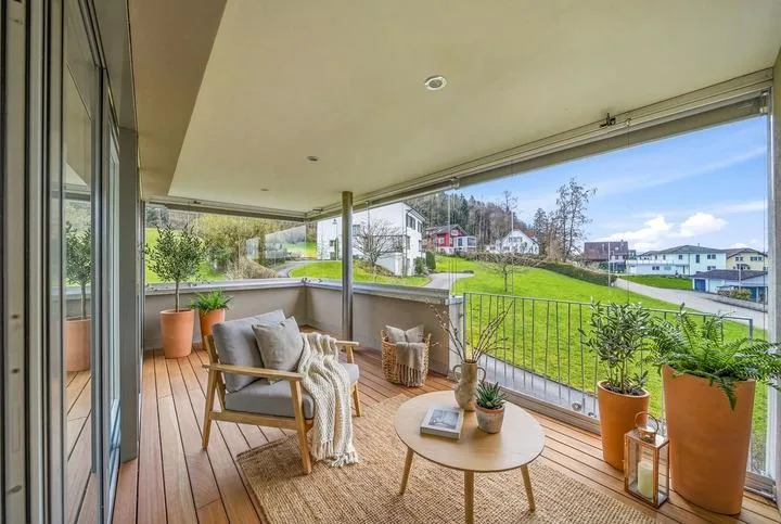MODERNE 4.5-ZIMMER-WOHNUNG MIT ZWEI VERGLASTEN LOGGIAS IN BISCHOFSZELL