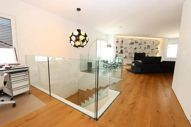 Appartamento 4,5 locali con ampia terrazza, giardino e vista lago