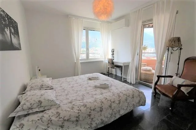 Appartamento 4,5 locali con ampia terrazza, giardino e vista lago – Foto 19 von 36