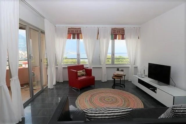 Appartamento 4,5 locali con ampia terrazza, giardino e vista lago – Foto 20 von 36