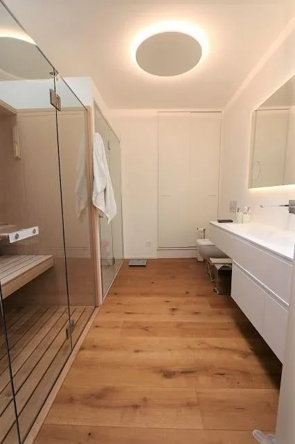 Appartamento 4,5 locali con ampia terrazza, giardino e vista lago – Foto 17 von 36