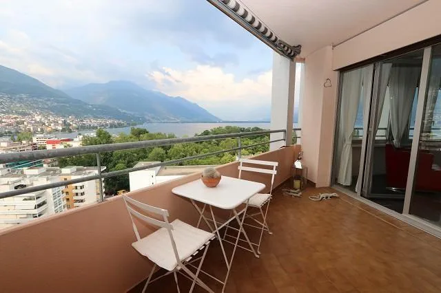 Appartamento 4,5 locali con ampia terrazza, giardino e vista lago – Foto 22 von 36