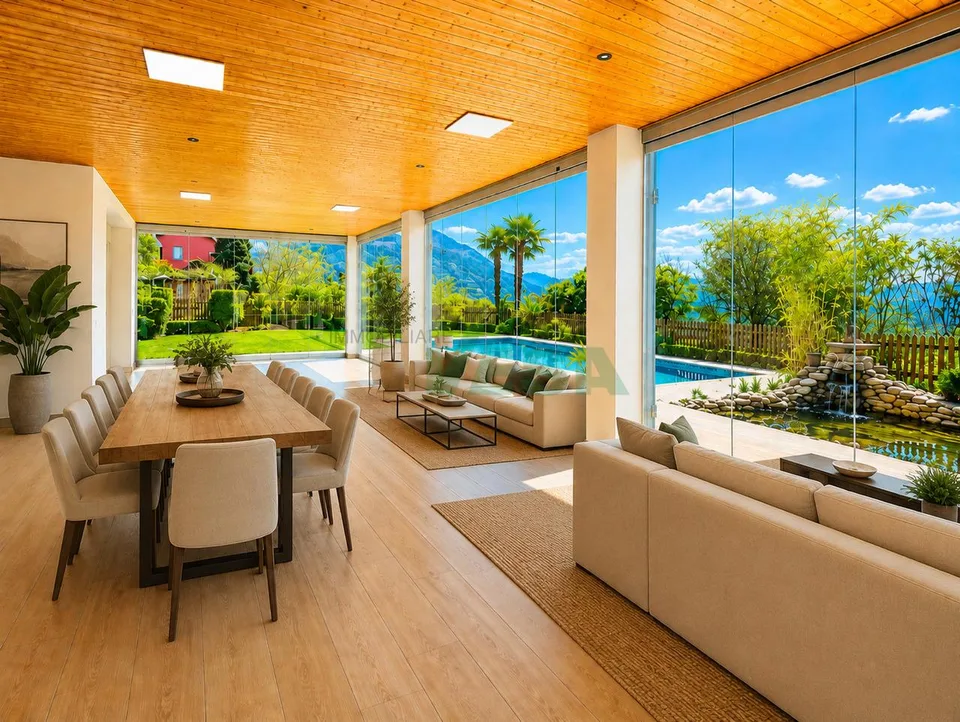 Spaziosa villa con piscina, grande giardino e appartamento monolocale
