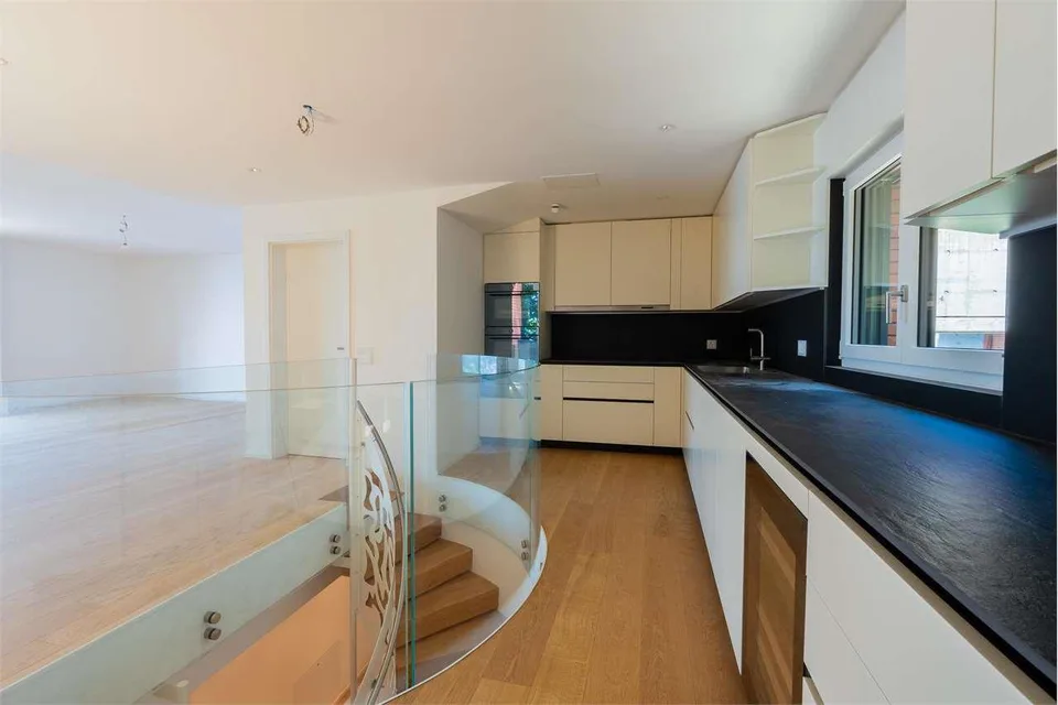 Wunderschöne 5.5-Zimmer angrenzende Villa mit Seeblick – Foto 6 von 12