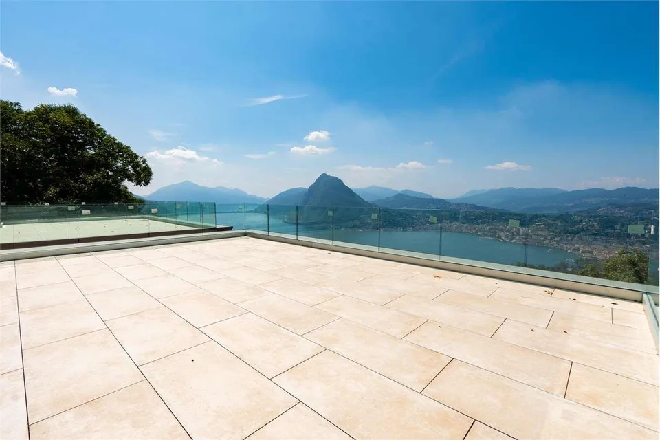 Wunderschöne 5.5-Zimmer angrenzende Villa mit Seeblick – Foto 7 von 12