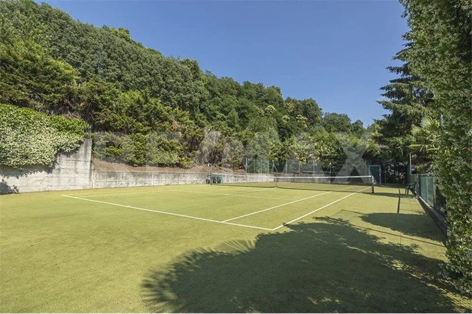 Villa von hohem Wert mit Park und Tennisplatz – Foto 12 von 12