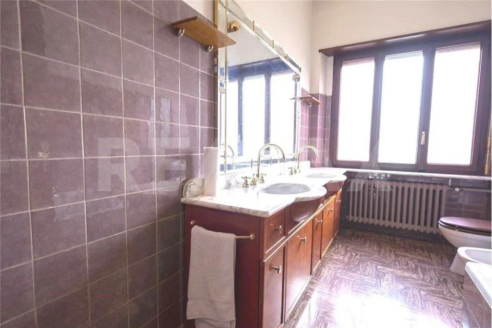 Villa von hohem Wert mit Park und Tennisplatz – Foto 6 von 12