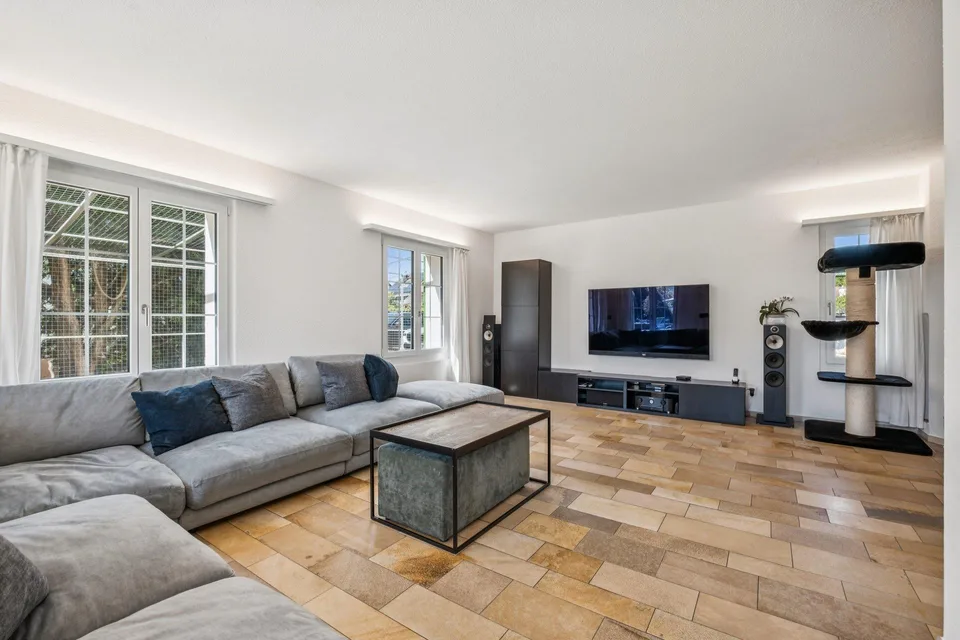 Casa unifamiliare con giardino idillico e comfort moderno