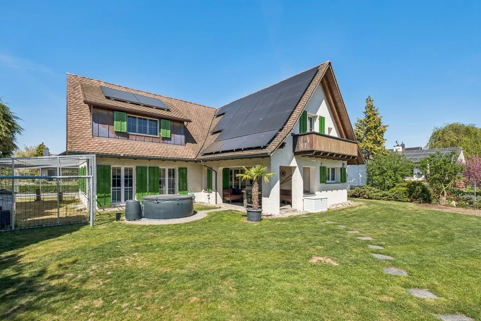 Einfamilienhaus mit idyllischem Garten und modernem Komfort