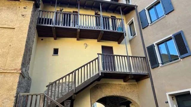 Casa ticinese ristrutturata in incantevole corte storica