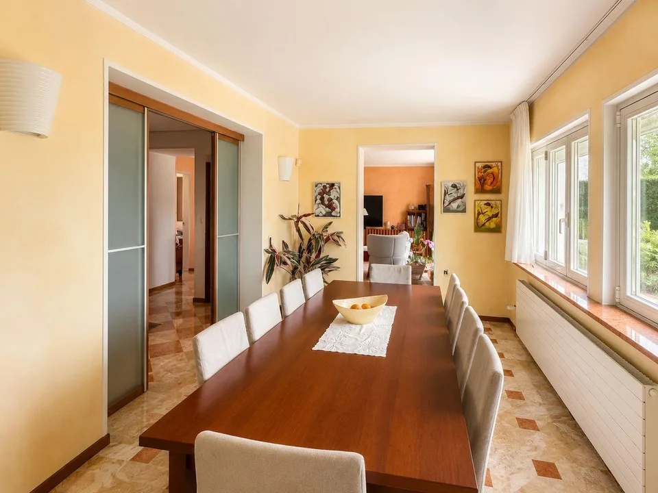 Splendida villa uni-bifamiliare con giardino curato, ottima esposiz... – Foto 9 von 29