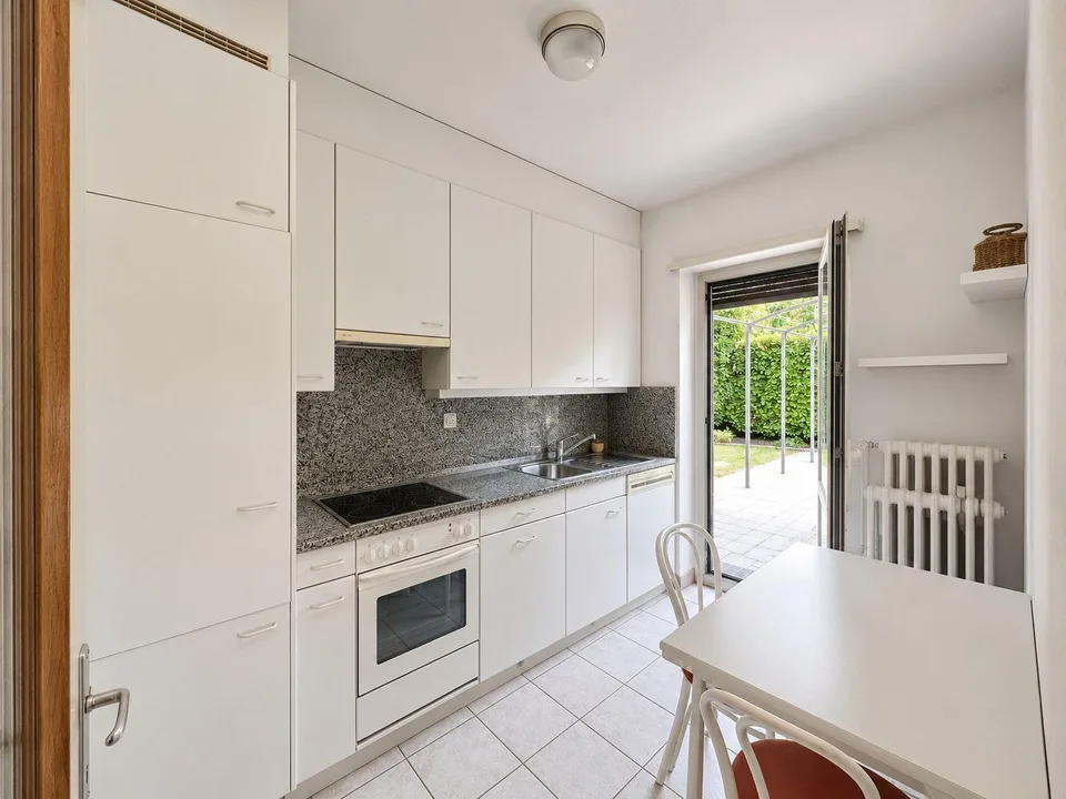 Splendida villa uni-bifamiliare con giardino curato, ottima esposiz... – Foto 14 von 29