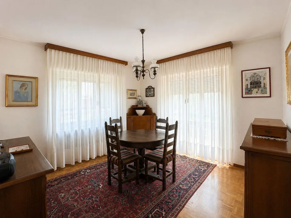Splendida villa uni-bifamiliare con giardino curato, ottima esposiz... – Foto 18 von 29