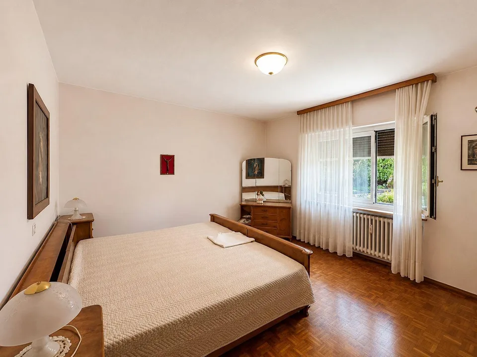 Splendida villa uni-bifamiliare con giardino curato, ottima esposiz... – Foto 20 von 29