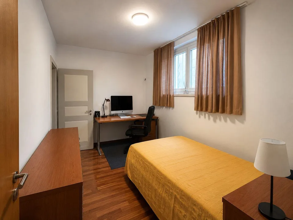 Splendida villa uni-bifamiliare con giardino curato, ottima esposiz... – Foto 16 von 29